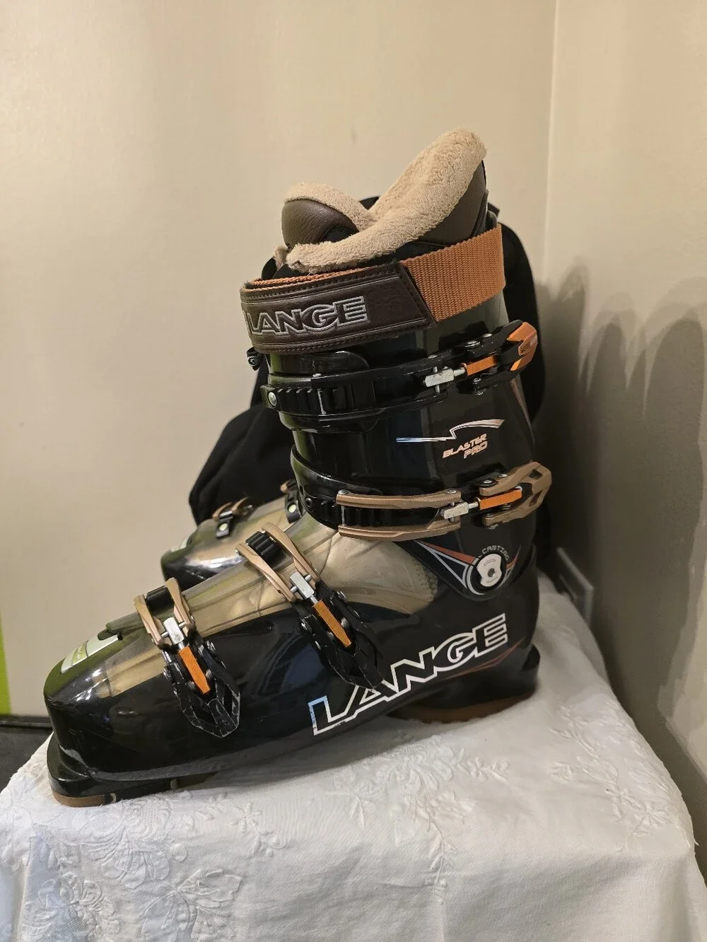 Lange Blaster Pro Men's Black and Orange Ski Boots Size 10.5 w/ Dakine Bag